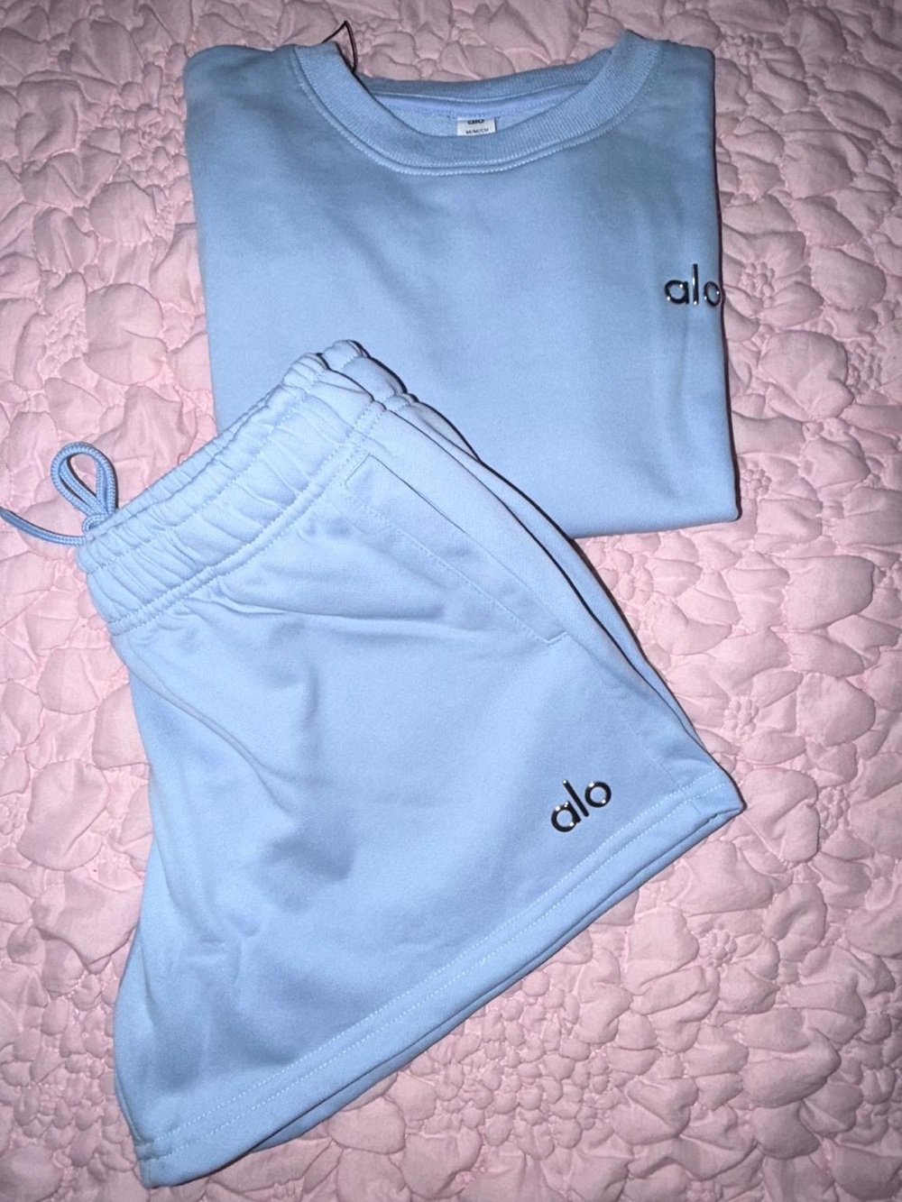 ALO Yoga Light Blue Women's Set - Picture 2 of 3